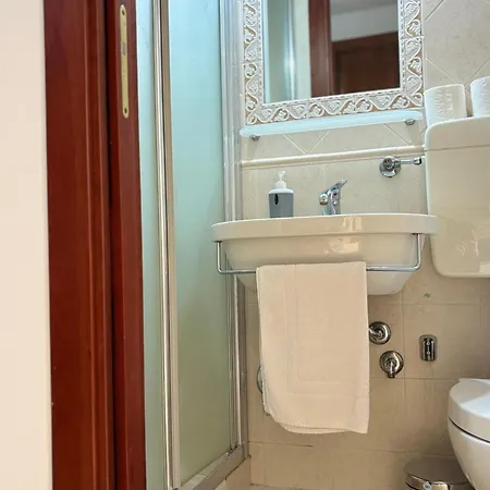 Veterani House 33 *