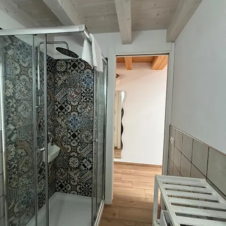 Veterani House 33