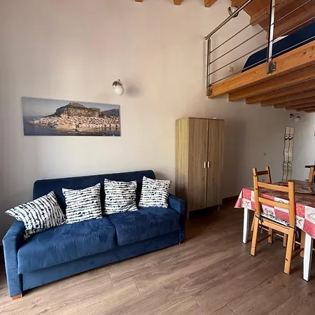 Veterani House 33 *